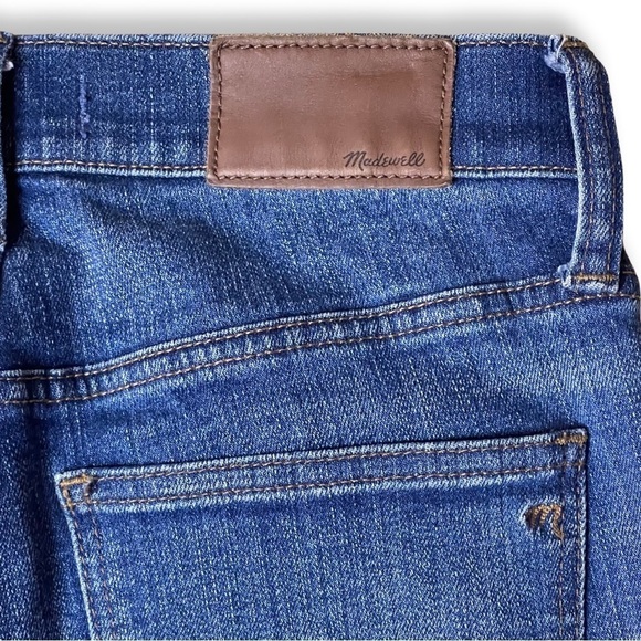 Madewell Distressed 9” High Riser Blue Jeans - Size 26 - Picture 8 of 11